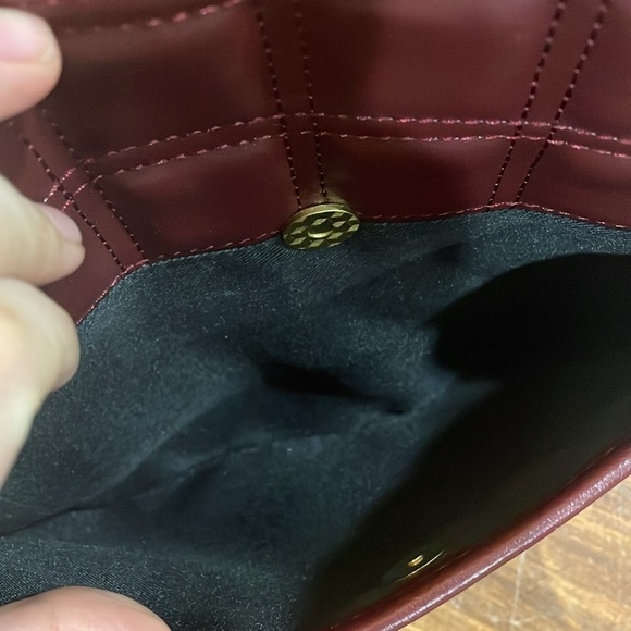 Urban Revivo maroon and gold quilted maroon bag - Picture 5 of 8